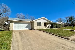 917 N Kirk St, Hico, TX 76457 - Photo 2