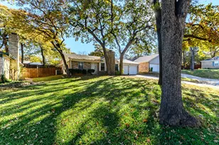 4815 Crestmont Ct, Arlington, TX 76017 - Photo 2