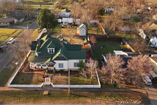 303 Market St W, Honey Grove, TX 75446 - Photo 6