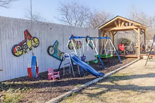 303 Market St W, Honey Grove, TX 75446 - Photo 38