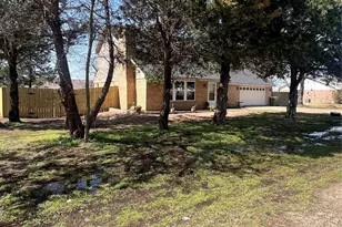 104 Cedar Creek Dr, Groesbeck, TX 76642 - Photo 2