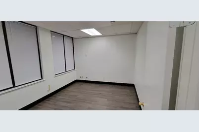 1638 W Irving Boulevard, Irving, TX 75061 - Photo 8