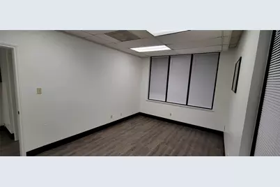 1638 W Irving Boulevard, Irving, TX 75061 - Photo 18