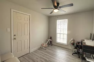 605 Olive St, Cleburne, TX 76031 - Photo 22