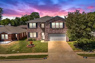 5237 Bedfordshire Dr, Fort Worth, TX 76135 - Photo 2