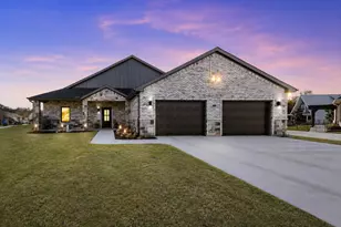 502 S Bay Ct, Runaway Bay, TX 76426 - Photo 1