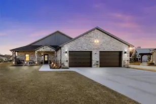 502 S Bay Ct, Runaway Bay, TX 76426 - Photo 1