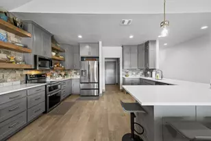 502 S Bay Ct, Runaway Bay, TX 76426 - Photo 4