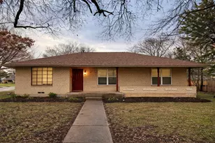 2806 E Atoll Dr, Dallas, TX 75216 - Photo 1