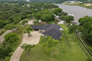 2100 Gene Ct, Granbury, TX 76048 - Photo 2