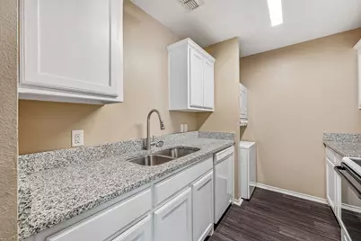 872 W Vanderbilt Street, Stephenville, TX 76401 - Photo 4