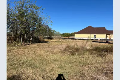 5601 Belaire Circle, Granbury, TX 76048 - Photo 10