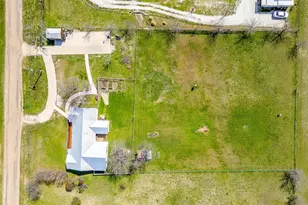 939 Twin Bends Rd, Crawford, TX 76638 - Photo 4