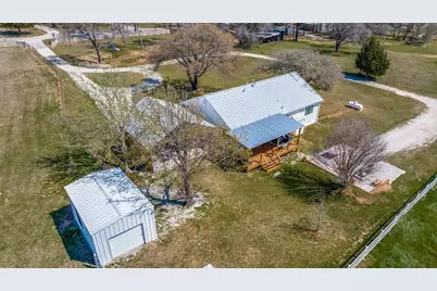 320 English Court, Springtown, TX 76082 - Photo 12