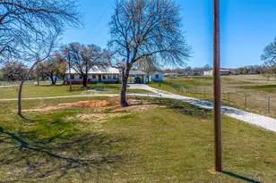 320 English Ct, Springtown, TX 76082 - Photo 4