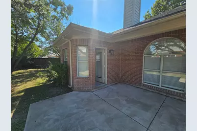 4508 Champion Hill Drive, Grand Prairie, TX 75052 - Photo 2