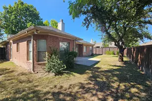4508 Champion Hill Dr, Grand Prairie, TX 75052 - Photo 6