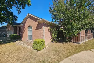 4508 Champion Hill Dr, Grand Prairie, TX 75052 - Photo 14