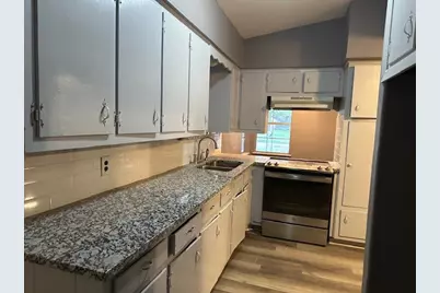 101 N Walnut Street, Lacy Lakeview, TX 76705 - Photo 6