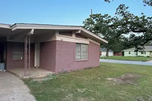 101 N Walnut St, Lacy Lakeview, TX 76705 - Photo 2