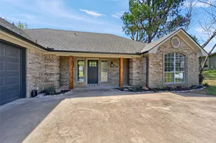 205 W San Chez Dr, Gainesville, TX 76240 - Photo 6