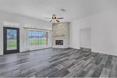 205 W San Chez Drive, Gainesville, TX 76240 - Photo 8