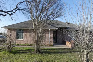 606 W Mulberry St, Decatur, TX 76234 - Photo 2