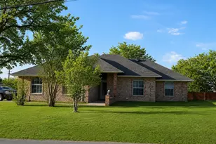 606 W Mulberry St, Decatur, TX 76234 - Photo 2