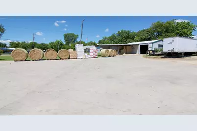 201 S McDuff Street, Grandview, TX 76050 - Photo 12