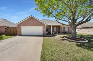 313 Angela Dr, Burleson, TX 76028 - Photo 2
