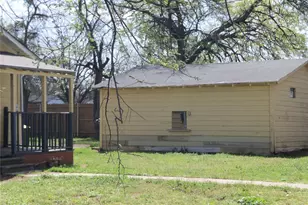 307 NE 5th St, Hubbard, TX 76648 - Photo 32