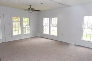 307 NE 5th St, Hubbard, TX 76648 - Photo 14