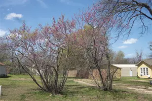 307 NE 5th St, Hubbard, TX 76648 - Photo 34