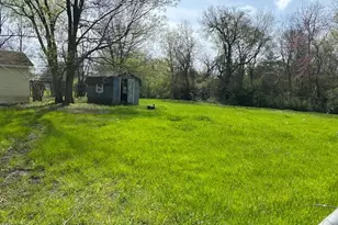 507 W Locust St, Whitewright, TX 75491 - Photo 14