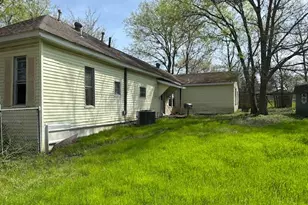 507 W Locust St, Whitewright, TX 75491 - Photo 12