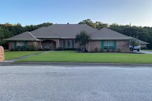813 Woodland Trail N, Bowie, TX 76230 - Photo 2