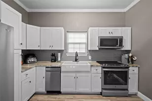 63 Live Oak St, Alvarado, TX 76009 - Photo 2