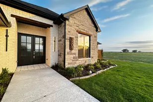 1805 Sudbury Dr, Cleburne, TX 76033 - Photo 2