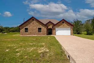 3024 Red Oak Dr, Granbury, TX 76048 - Photo 4