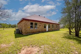 3024 Red Oak Dr, Granbury, TX 76048 - Photo 6