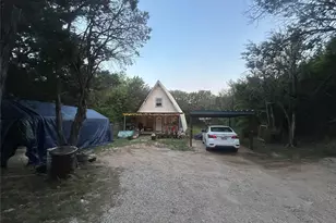 1015 Comanche Cove Dr, Granbury, TX 76048 - Photo 4