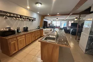 1015 Comanche Cove Dr, Granbury, TX 76048 - Photo 14