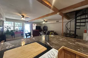 1015 Comanche Cove Dr, Granbury, TX 76048 - Photo 18