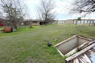 2011 W 5th St, Clifton, TX 76634 - Photo 24