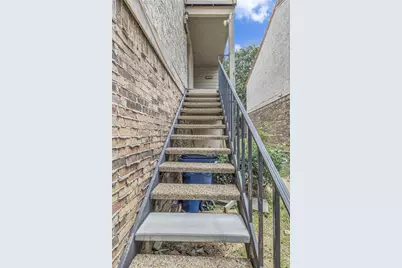 6042 Stoneybrook Drive, Fort Worth, TX 76112 - Photo 4