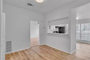 6042 Stoneybrook Dr, Fort Worth, TX 76112 - Photo 10