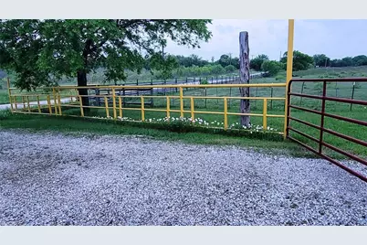 884 County Road 3555, Paradise, TX 76073 - Photo 18