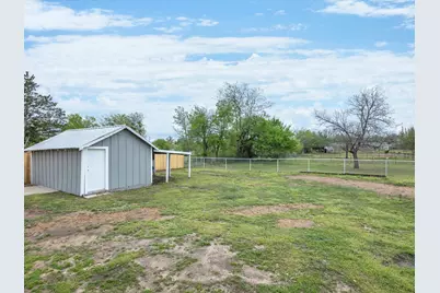 107 E Riley Street, Bowie, TX 76230 - Photo 28