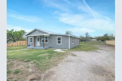 107 E Riley Street, Bowie, TX 76230 - Photo 4