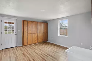 107 E Riley St, Bowie, TX 76230 - Photo 26